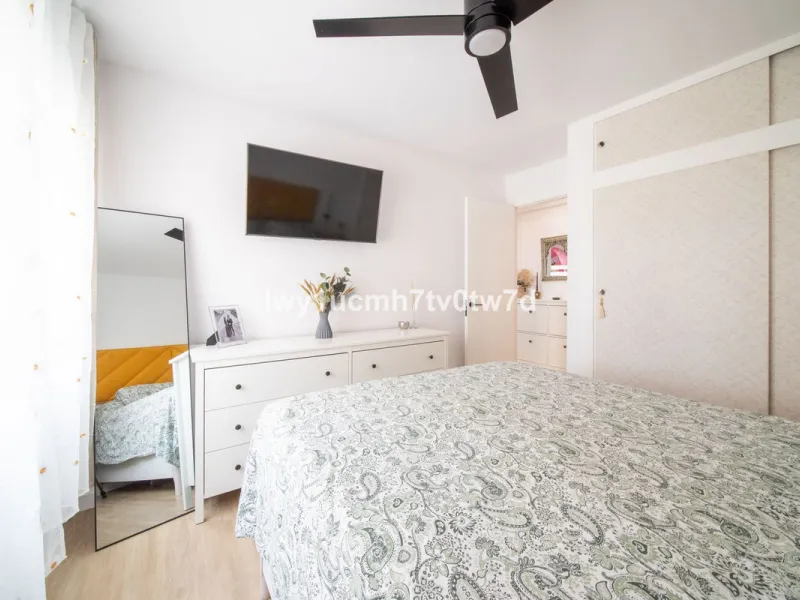 Apartment - Middle Floor Apartment в продаже в Rincón de la Victoria, Málaga. В доме 2 спален и 1 ванных комнат. Площадь дома 88 м²