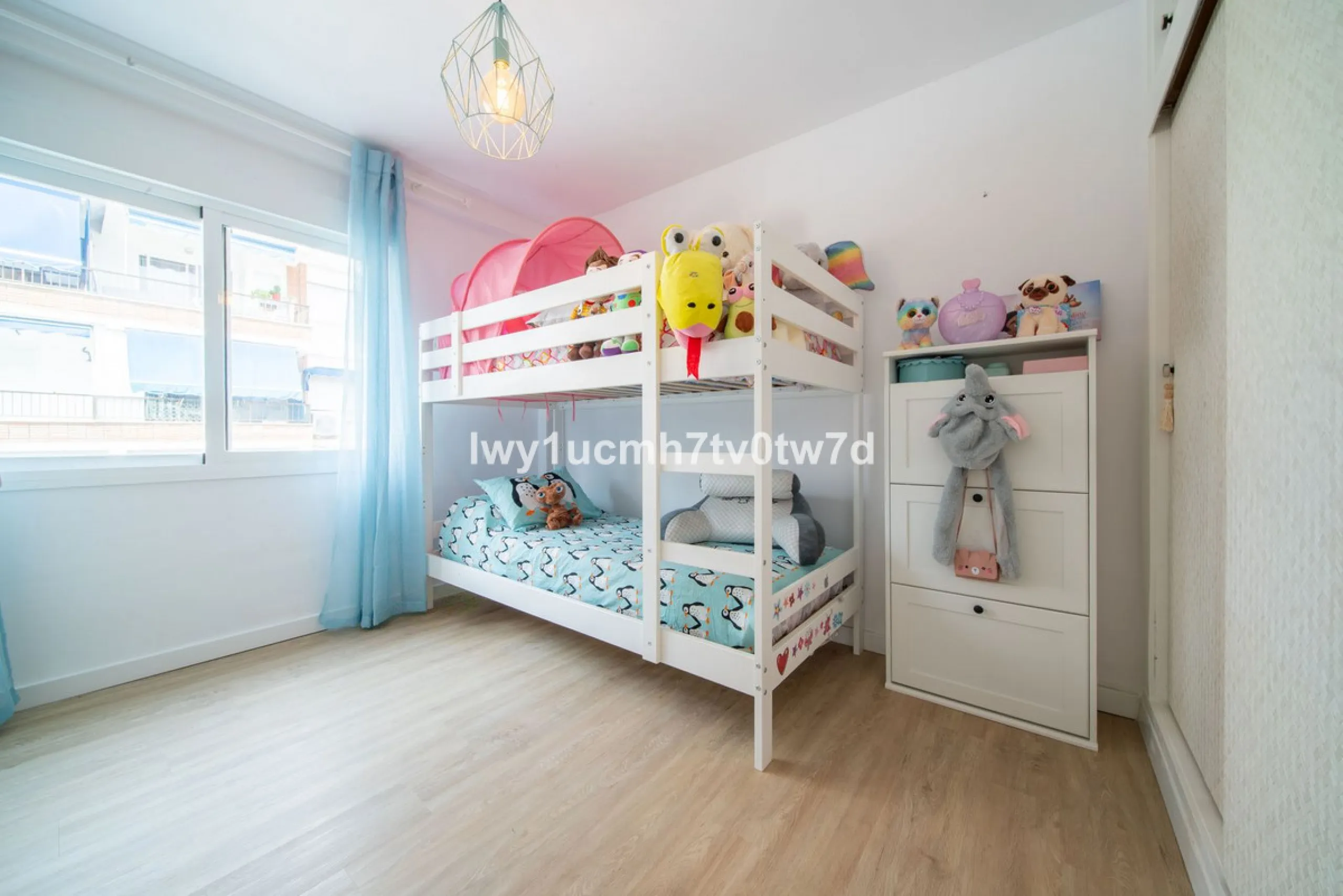Apartment - Middle Floor Apartment в продаже в Rincón de la Victoria, Málaga. В доме 2 спален и 1 ванных комнат. Площадь дома 88 м²