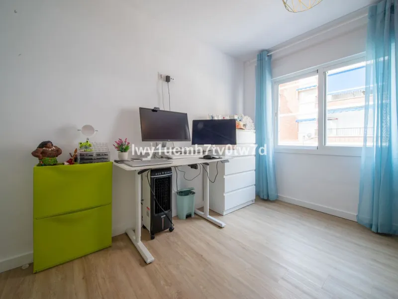 Apartment - Middle Floor Apartment в продаже в Rincón de la Victoria, Málaga. В доме 2 спален и 1 ванных комнат. Площадь дома 88 м²