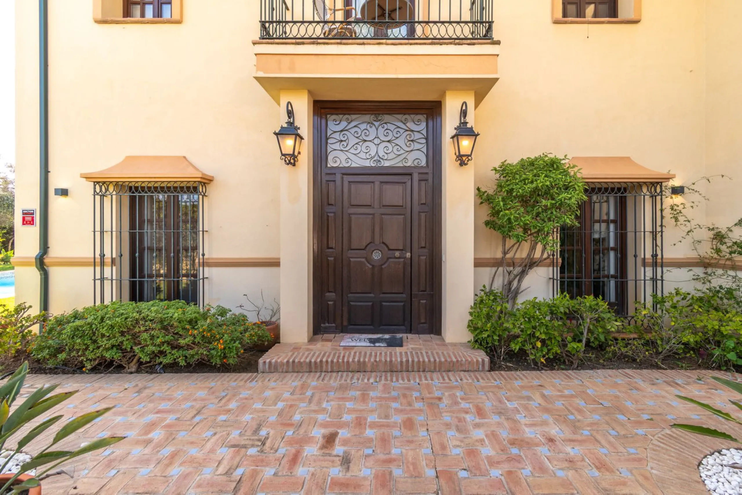 House - Detached Villa в продаже в Marbella, Málaga. В доме 5 спален и 5 ванных комнат. Площадь дома 362 м². Площадь участка 1296 м²