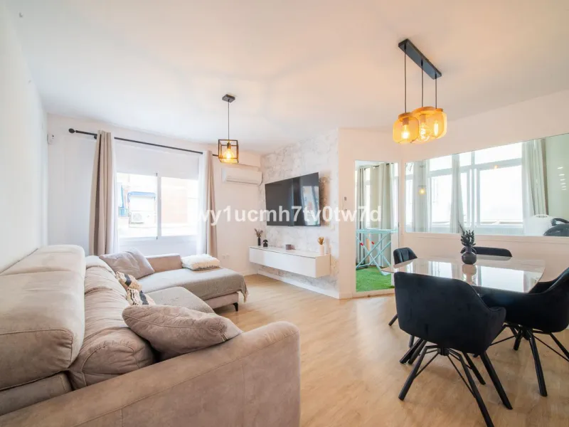 Apartment - Middle Floor Apartment в продаже в Rincón de la Victoria, Málaga. В доме 2 спален и 1 ванных комнат. Площадь дома 88 м²