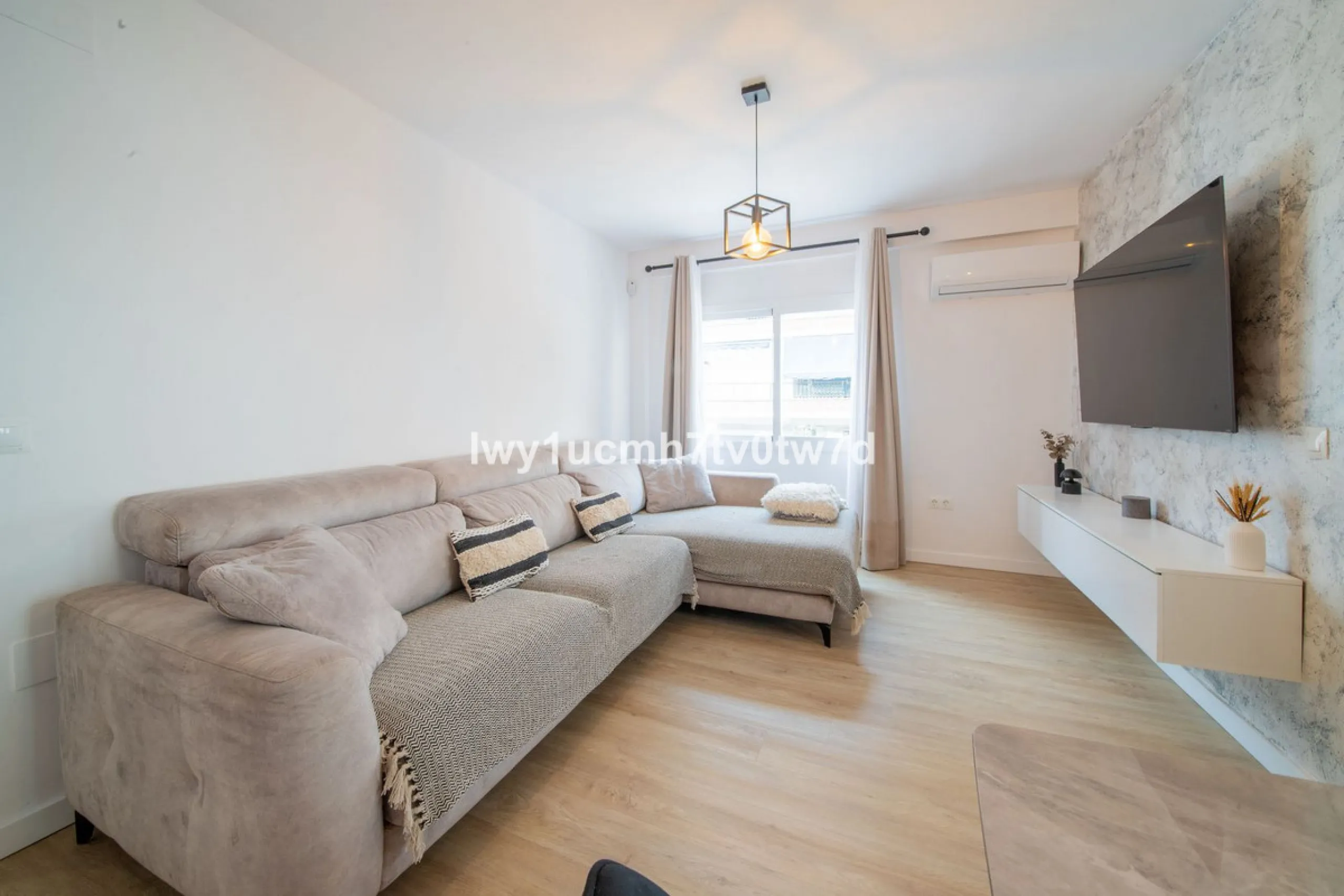 Apartment - Middle Floor Apartment в продаже в Rincón de la Victoria, Málaga. В доме 2 спален и 1 ванных комнат. Площадь дома 88 м²