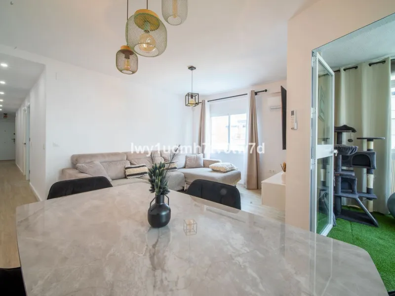 Apartment - Middle Floor Apartment в продаже в Rincón de la Victoria, Málaga. В доме 2 спален и 1 ванных комнат. Площадь дома 88 м²