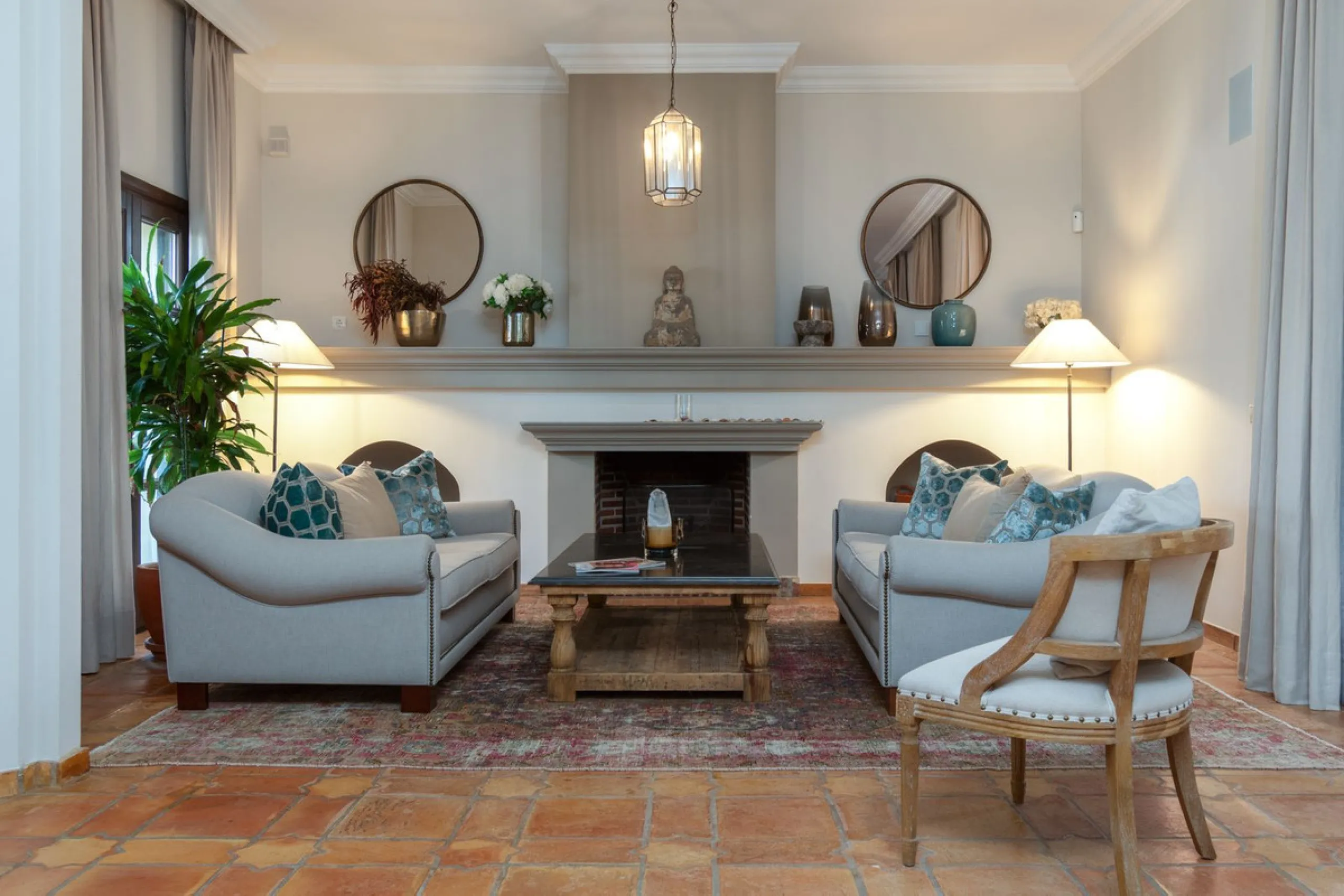House - Detached Villa в продаже в Marbella, Málaga. В доме 5 спален и 5 ванных комнат. Площадь дома 362 м². Площадь участка 1296 м²