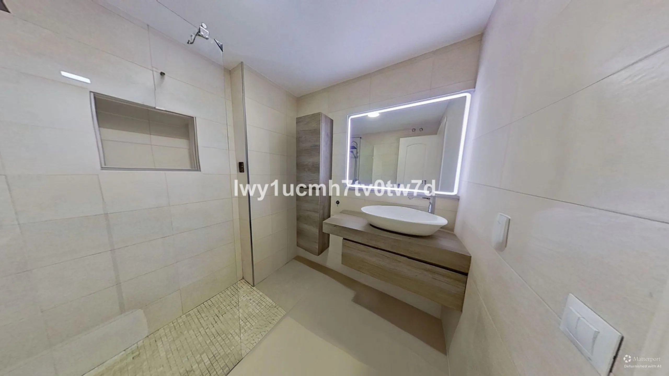 GREAT OPPORTUNITY – BEACHFRONT PROPERTY
