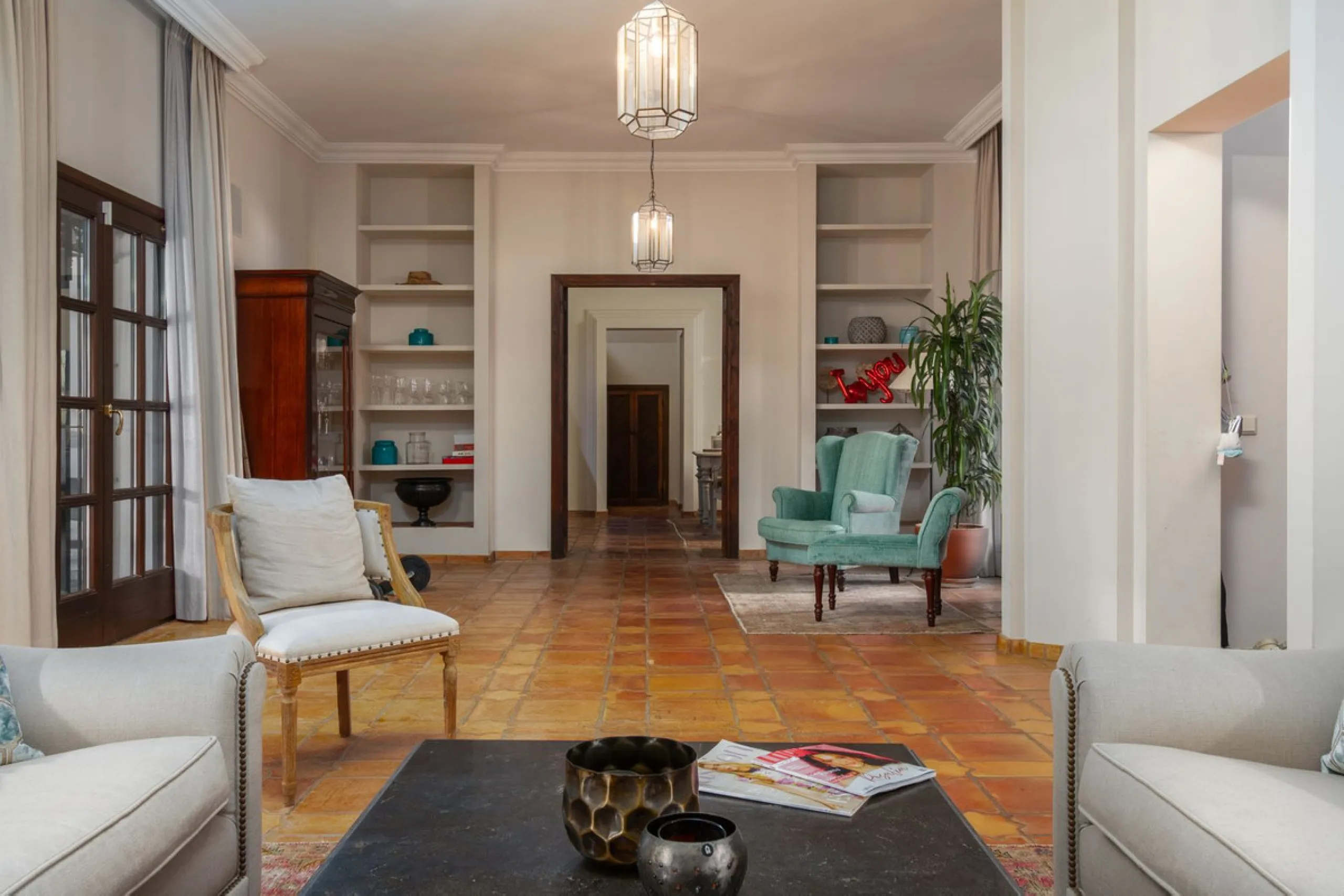 House - Detached Villa в продаже в Marbella, Málaga. В доме 5 спален и 5 ванных комнат. Площадь дома 362 м². Площадь участка 1296 м²