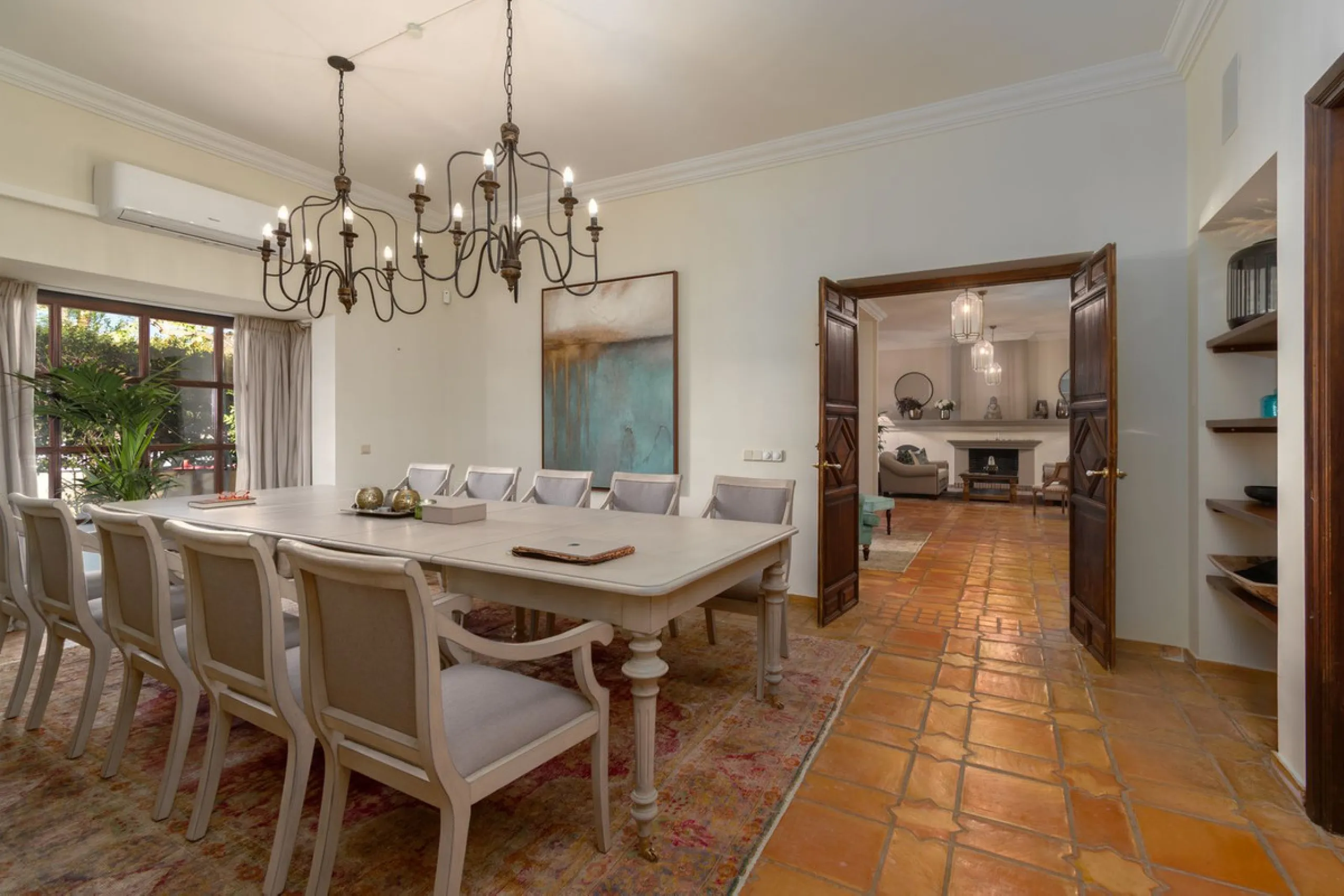 House - Detached Villa в продаже в Marbella, Málaga. В доме 5 спален и 5 ванных комнат. Площадь дома 362 м². Площадь участка 1296 м²