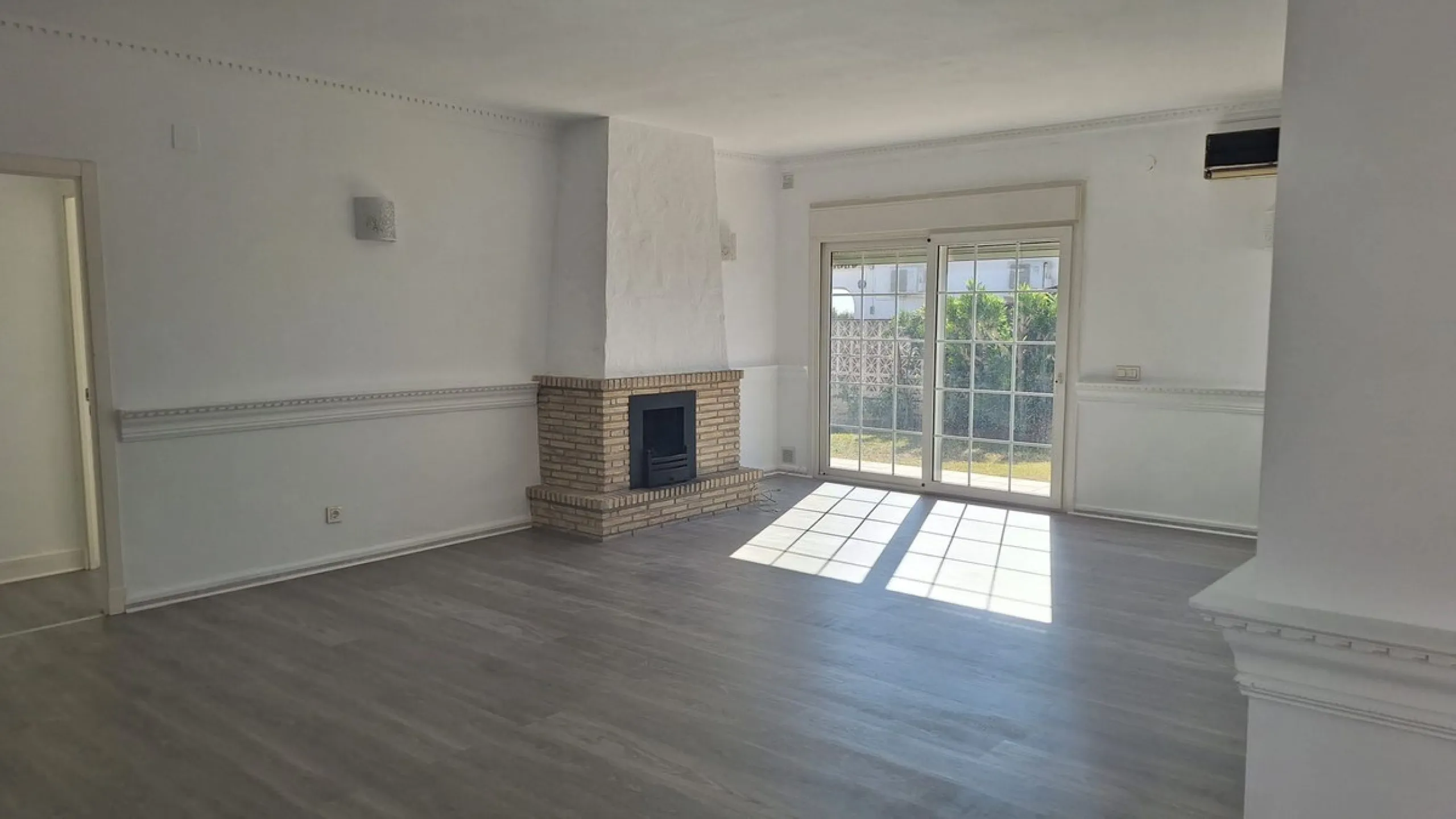 Lovely 3 Bedroom, 2 Bathroom Single-Level Villa/Bungalow with Sea Views | El Chaparral, Mijas Costa, Costa Del Sol.