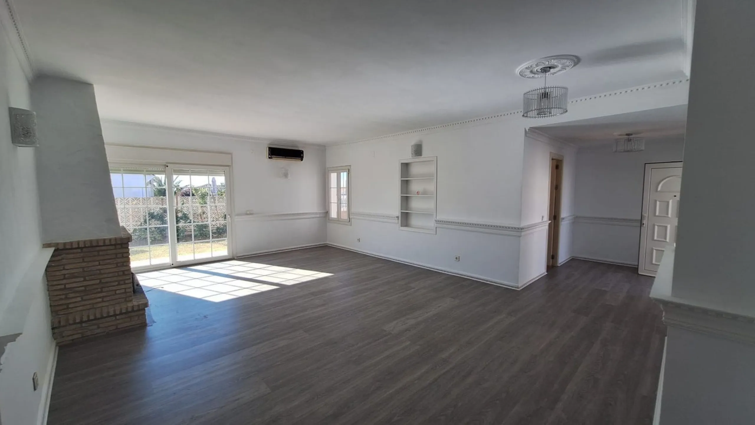 Lovely 3 Bedroom, 2 Bathroom Single-Level Villa/Bungalow with Sea Views | El Chaparral, Mijas Costa, Costa Del Sol.