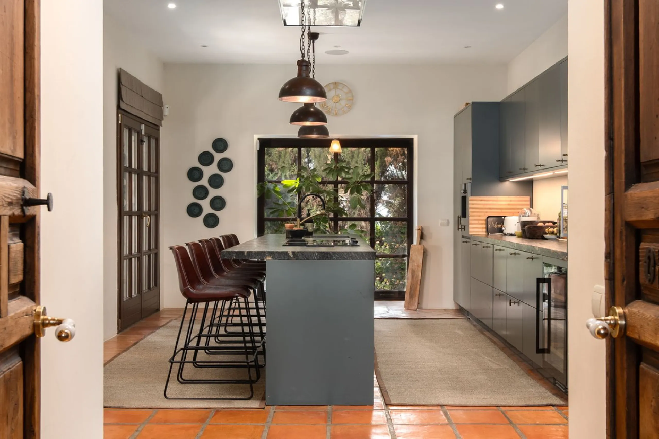 House - Detached Villa в продаже в Marbella, Málaga. В доме 5 спален и 5 ванных комнат. Площадь дома 362 м². Площадь участка 1296 м²