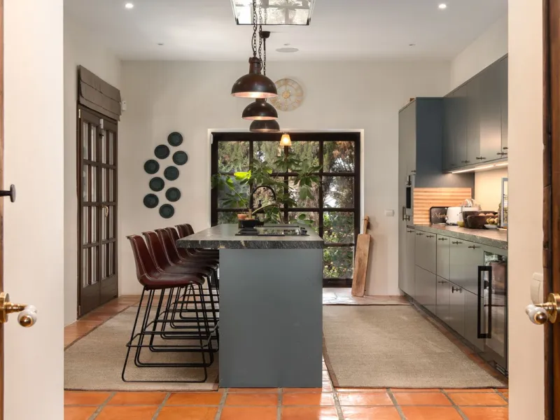 House - Detached Villa в продаже в Marbella, Málaga. В доме 5 спален и 5 ванных комнат. Площадь дома 362 м². Площадь участка 1296 м²