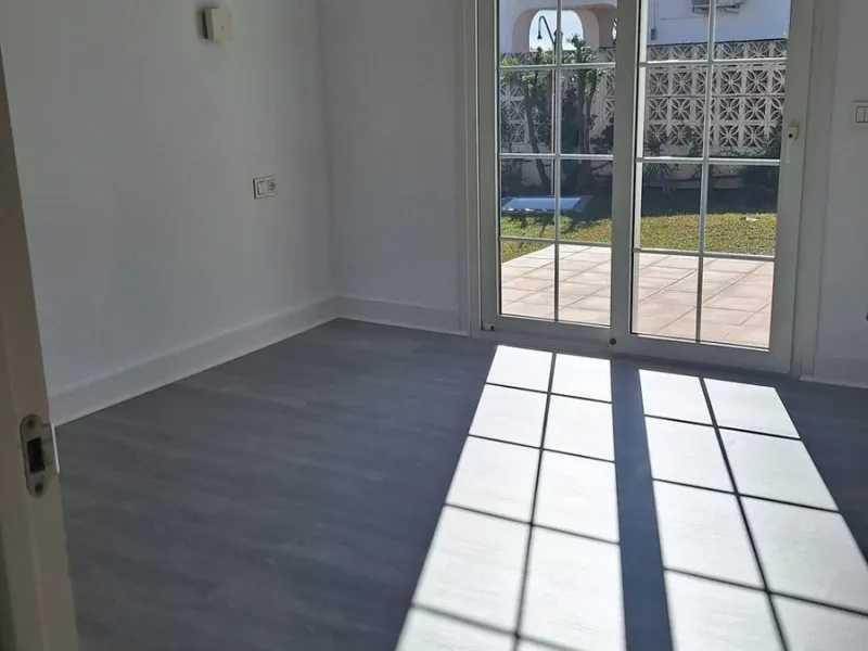 Lovely 3 Bedroom, 2 Bathroom Single-Level Villa/Bungalow with Sea Views | El Chaparral, Mijas Costa, Costa Del Sol.