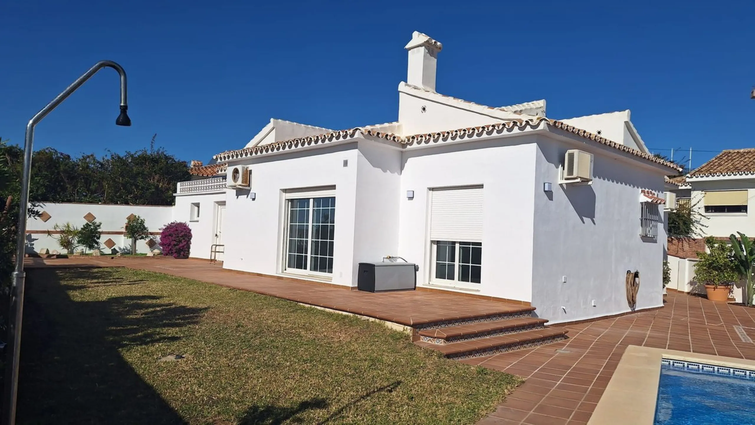 Lovely 3 Bedroom, 2 Bathroom Single-Level Villa/Bungalow with Sea Views | El Chaparral, Mijas Costa, Costa Del Sol.