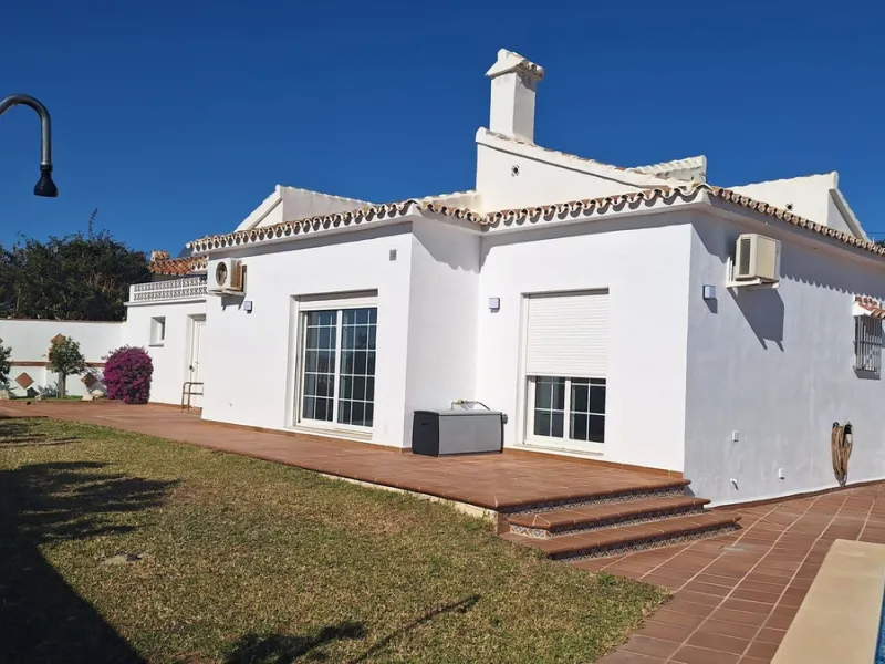 Lovely 3 Bedroom, 2 Bathroom Single-Level Villa/Bungalow with Sea Views | El Chaparral, Mijas Costa, Costa Del Sol.