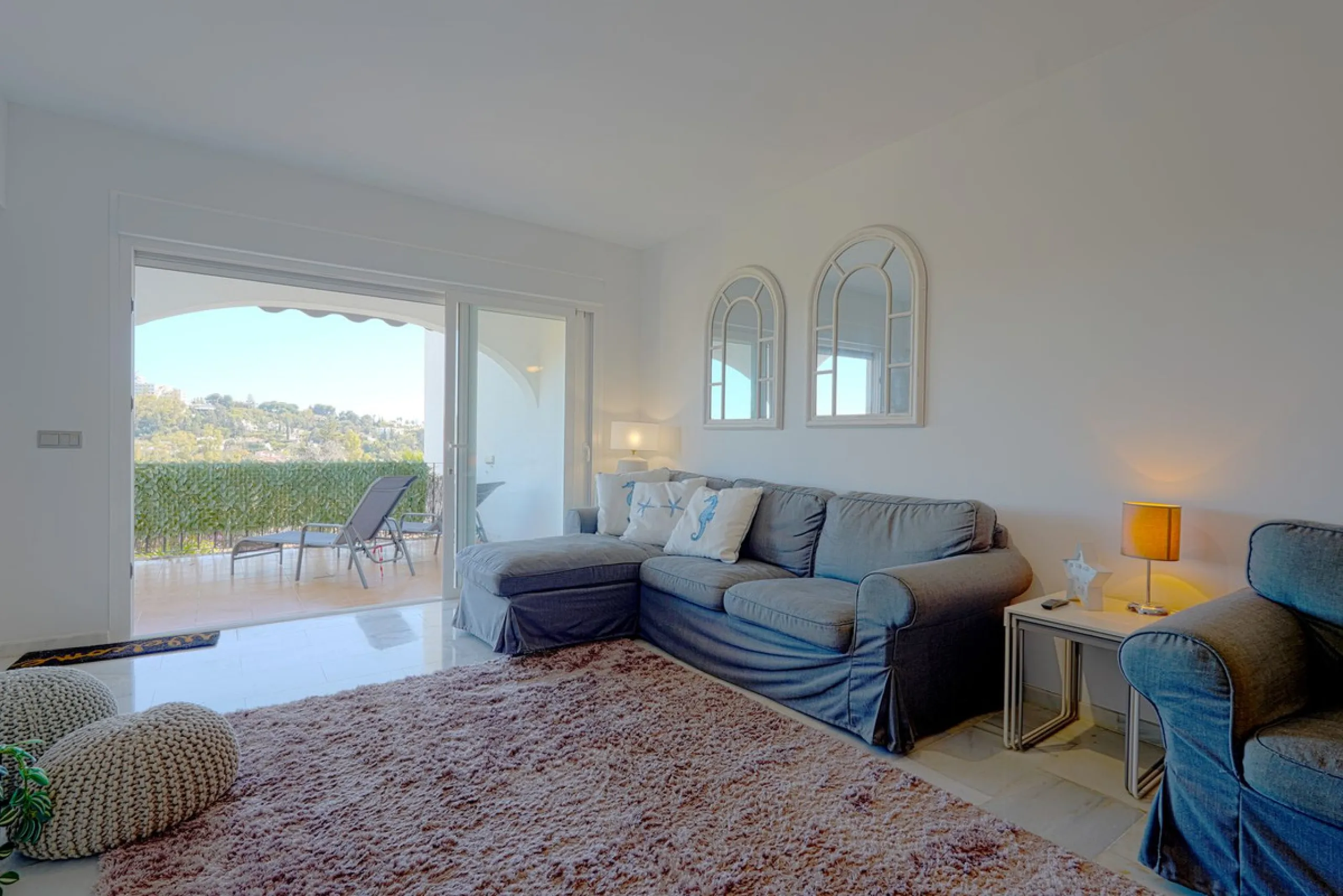 This beautifully fully renovated ground-floor corner apartment enjoys truly exceptional panoramic views across El Paraíso Golf, with two lakes in the foreground and sweeping fairways stretching into the distance — a view that feels open, green and incredi
