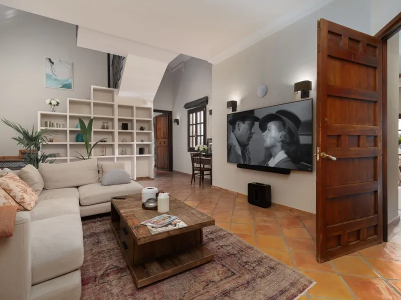 House - Detached Villa в продаже в Marbella, Málaga. В доме 5 спален и 5 ванных комнат. Площадь дома 362 м². Площадь участка 1296 м²