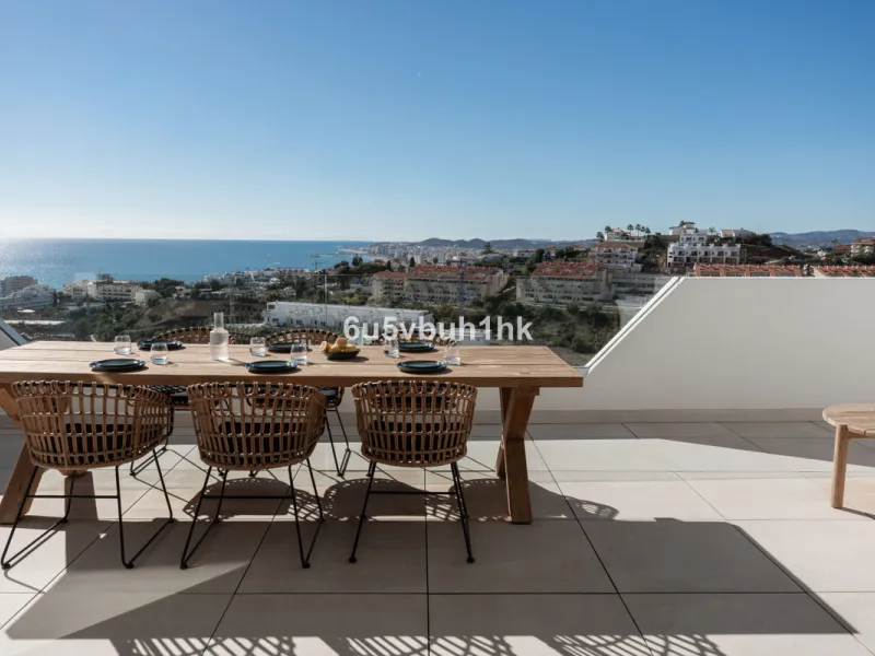 Apartment - Penthouse в продаже в Fuengirola, Málaga. В доме 2 спален и 2 ванных комнат. Площадь дома 130 м²