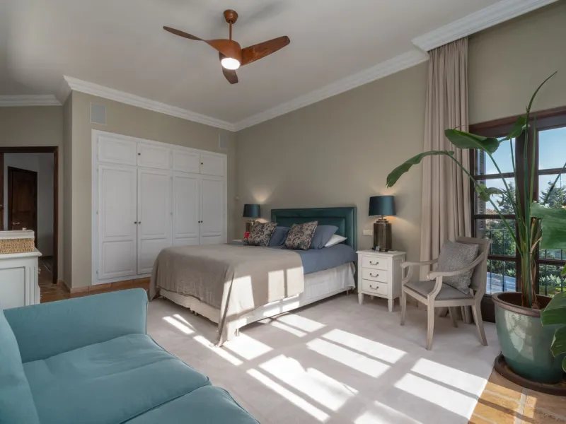 House - Detached Villa в продаже в Marbella, Málaga. В доме 5 спален и 5 ванных комнат. Площадь дома 362 м². Площадь участка 1296 м²