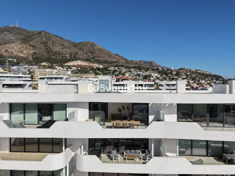 Apartment - Penthouse в продаже в Fuengirola, Málaga. В доме 2 спален и 2 ванных комнат. Площадь дома 130 м²