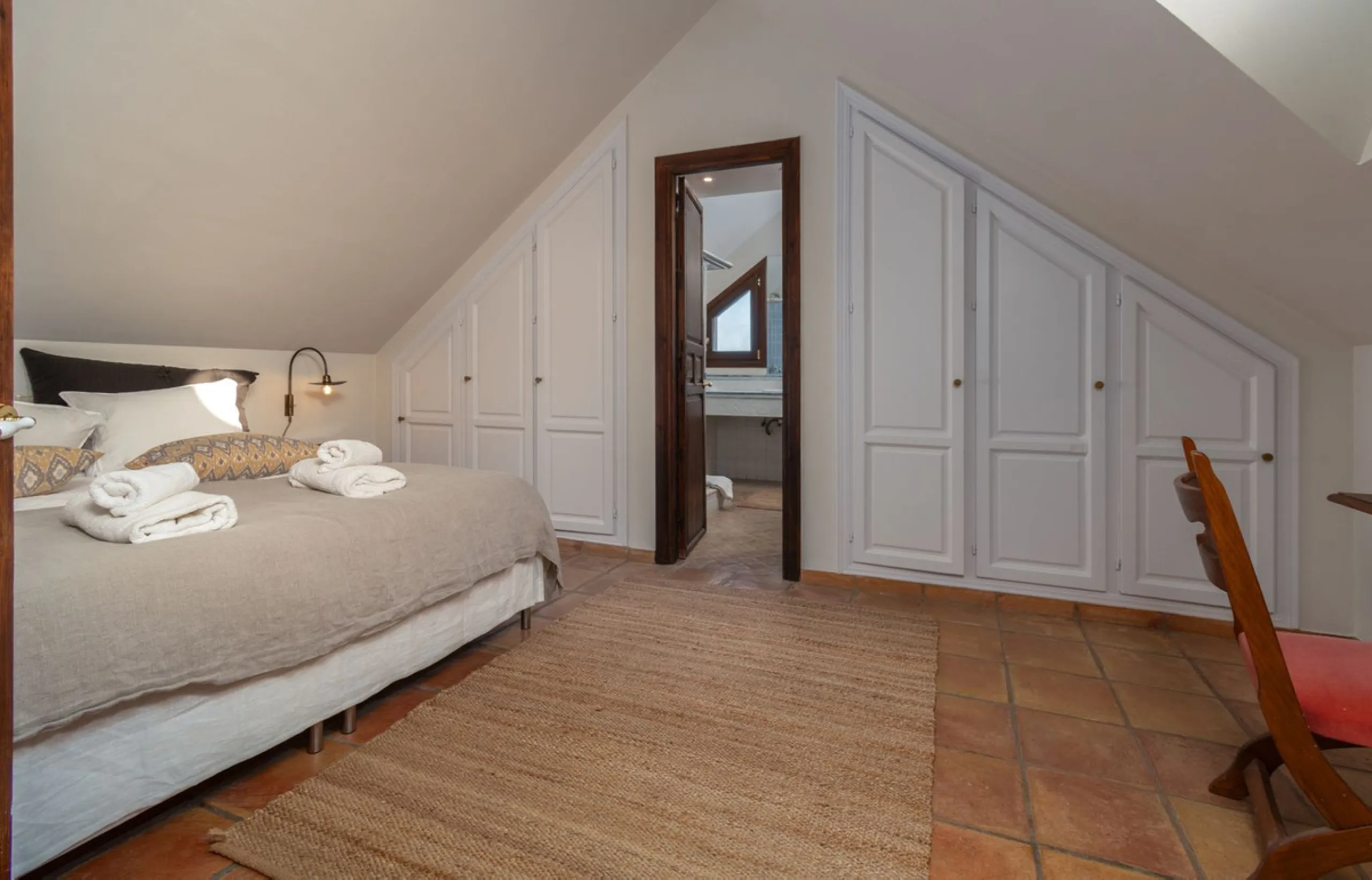 House - Detached Villa в продаже в Marbella, Málaga. В доме 5 спален и 5 ванных комнат. Площадь дома 362 м². Площадь участка 1296 м²