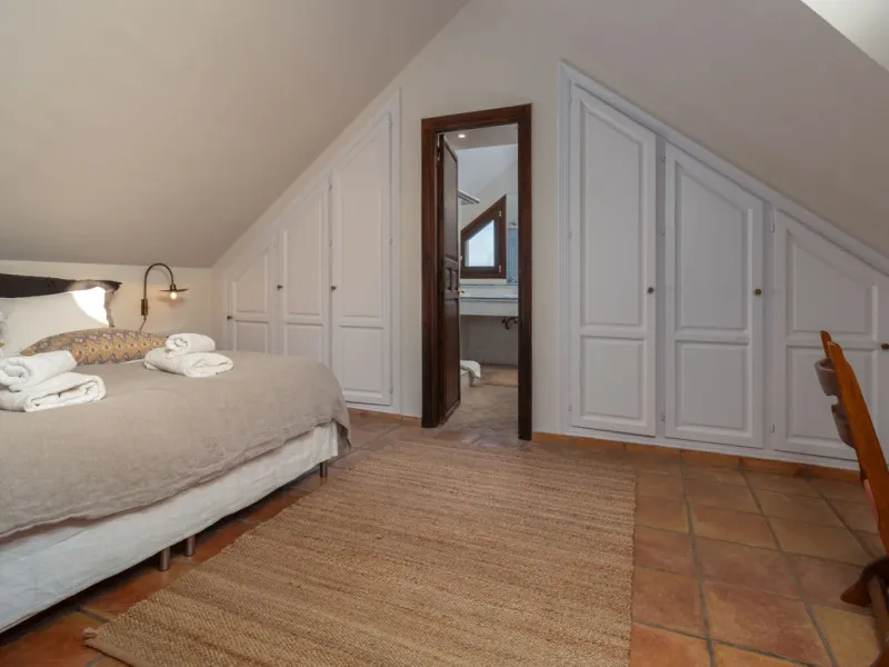 House - Detached Villa в продаже в Marbella, Málaga. В доме 5 спален и 5 ванных комнат. Площадь дома 362 м². Площадь участка 1296 м²