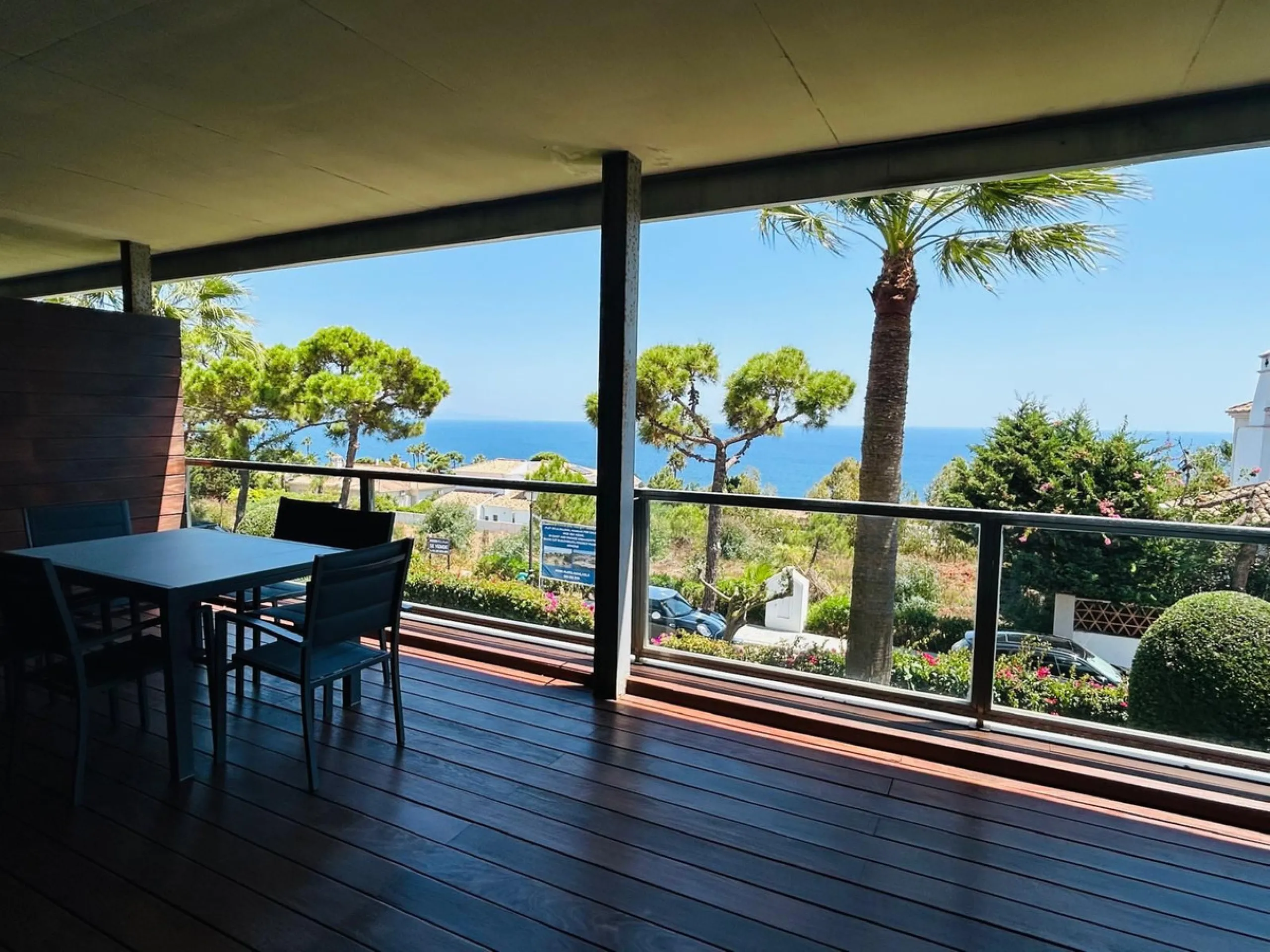 Discover this exclusive 3-bedroom, 3-bathroom apartment (one ensuite) with two parking spaces and a storage room included in the price. Enjoy breathtaking panoramic sea views that will captivate you at first sight. Designed for those seeking comfort and e