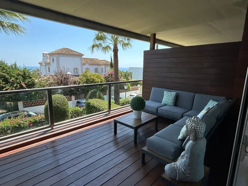 Discover this exclusive 3-bedroom, 3-bathroom apartment (one ensuite) with two parking spaces and a storage room included in the price. Enjoy breathtaking panoramic sea views that will captivate you at first sight. Designed for those seeking comfort and e