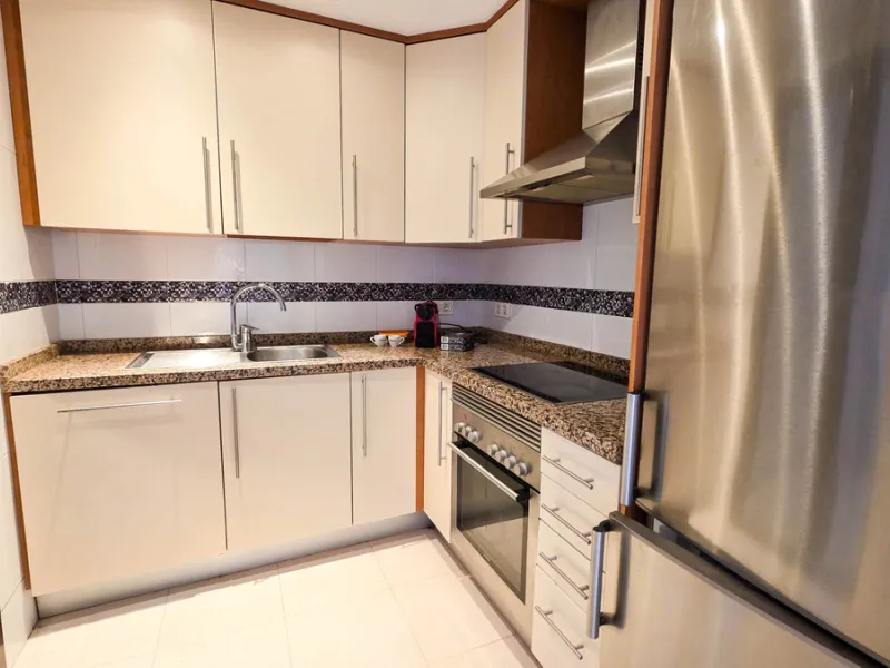 Set within a well-maintained residential community in La Duquesa, this ground floor apartment with sea views and a huge private terrace offers the perfect blend of indoor comfort and outdoor living. With the beach, marina, restaurants, and local amenities