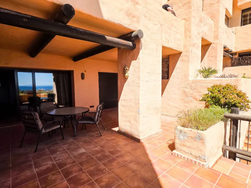 Set within a well-maintained residential community in La Duquesa, this ground floor apartment with sea views and a huge private terrace offers the perfect blend of indoor comfort and outdoor living. With the beach, marina, restaurants, and local amenities