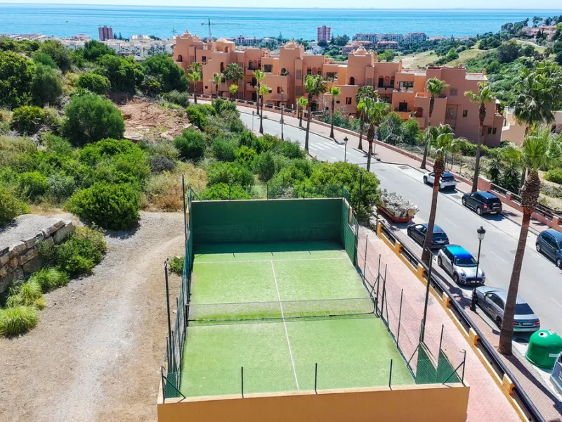 Set within a well-maintained residential community in La Duquesa, this ground floor apartment with sea views and a huge private terrace offers the perfect blend of indoor comfort and outdoor living. With the beach, marina, restaurants, and local amenities