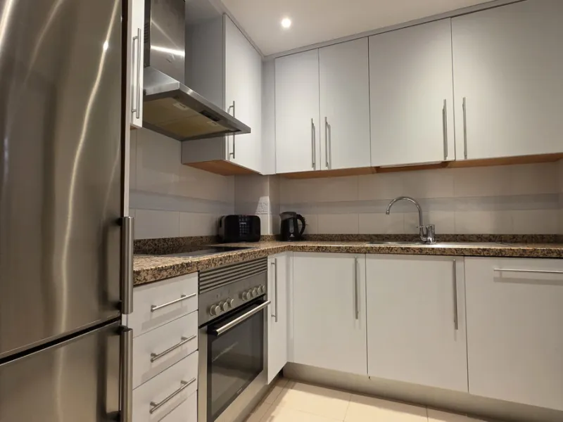 Located in a well-established residential community in La Duquesa, this ground floor apartment with sea views and direct access to the pool area offers a practical layout, generous outdoor space, and an easy-going Mediterranean lifestyle just a short walk