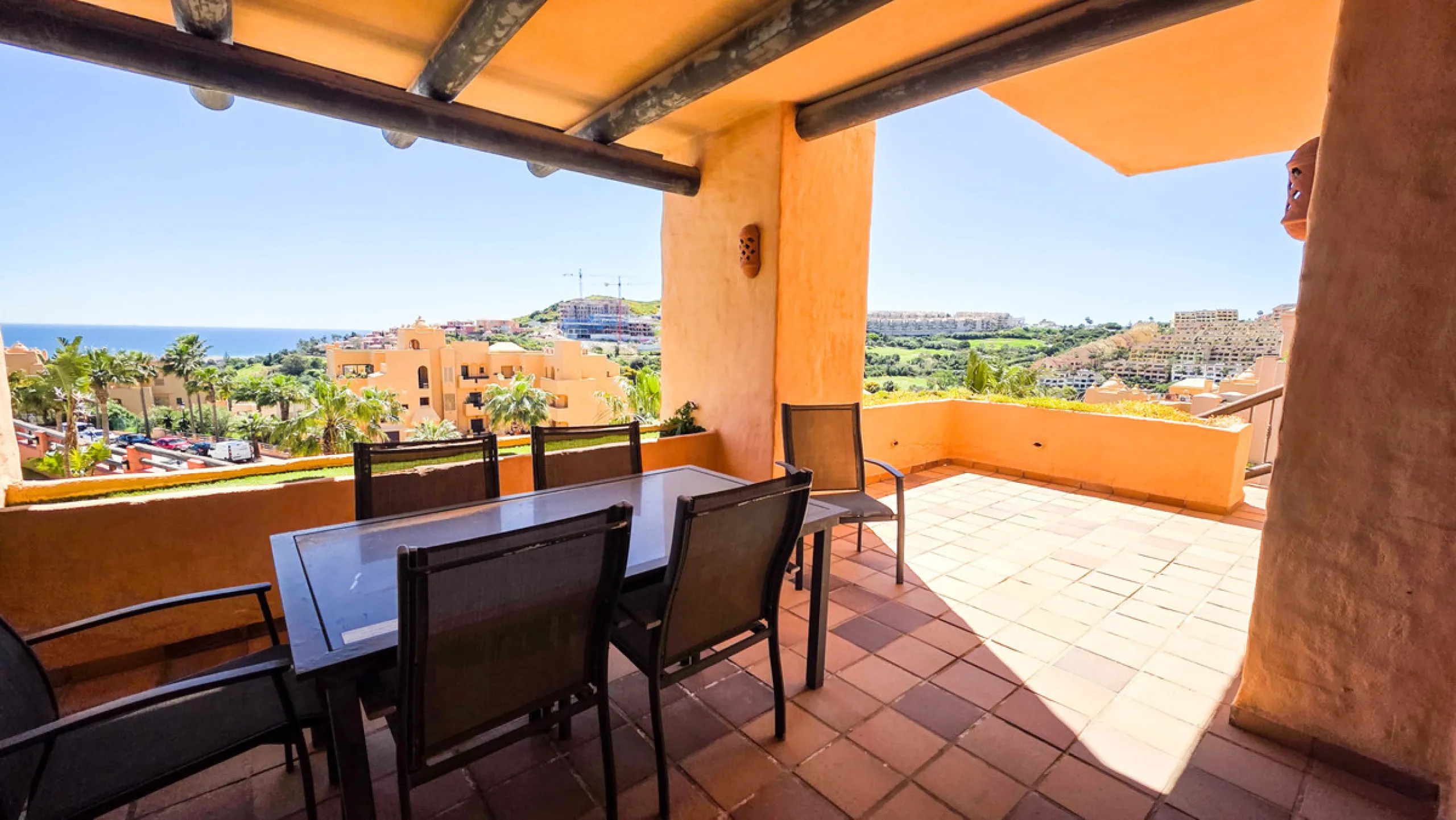 Apartment - Ground Floor Apartment в продаже в Manilva, Málaga. В доме 3 спален и 2 ванных комнат. Площадь дома 135 м²