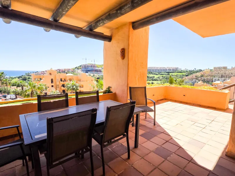 Apartment - Ground Floor Apartment в продаже в Manilva, Málaga. В доме 3 спален и 2 ванных комнат. Площадь дома 135 м²