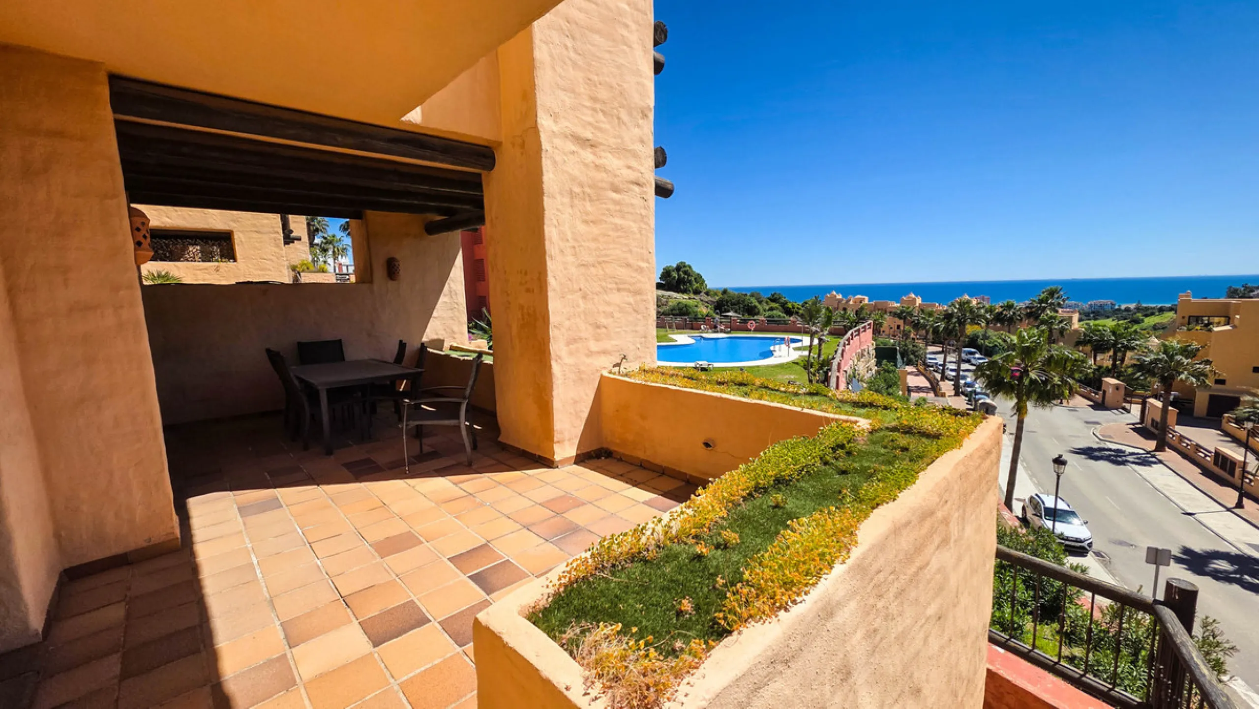 Apartment - Ground Floor Apartment в продаже в Manilva, Málaga. В доме 3 спален и 2 ванных комнат. Площадь дома 135 м²
