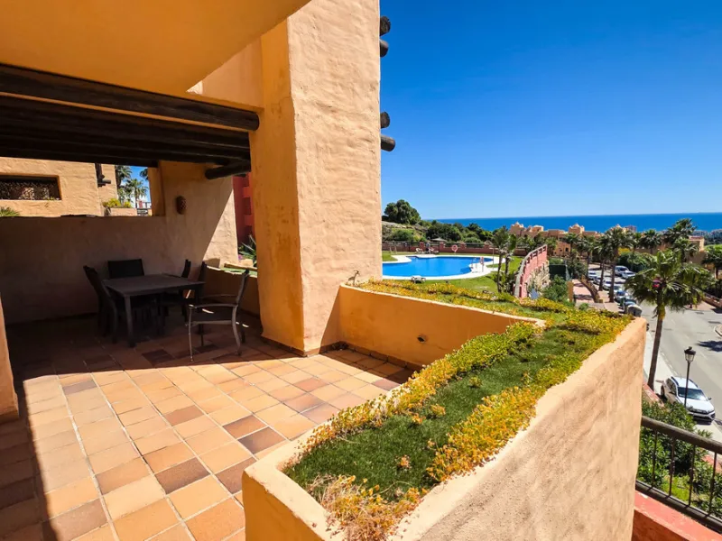 Apartment - Ground Floor Apartment в продаже в Manilva, Málaga. В доме 3 спален и 2 ванных комнат. Площадь дома 135 м²