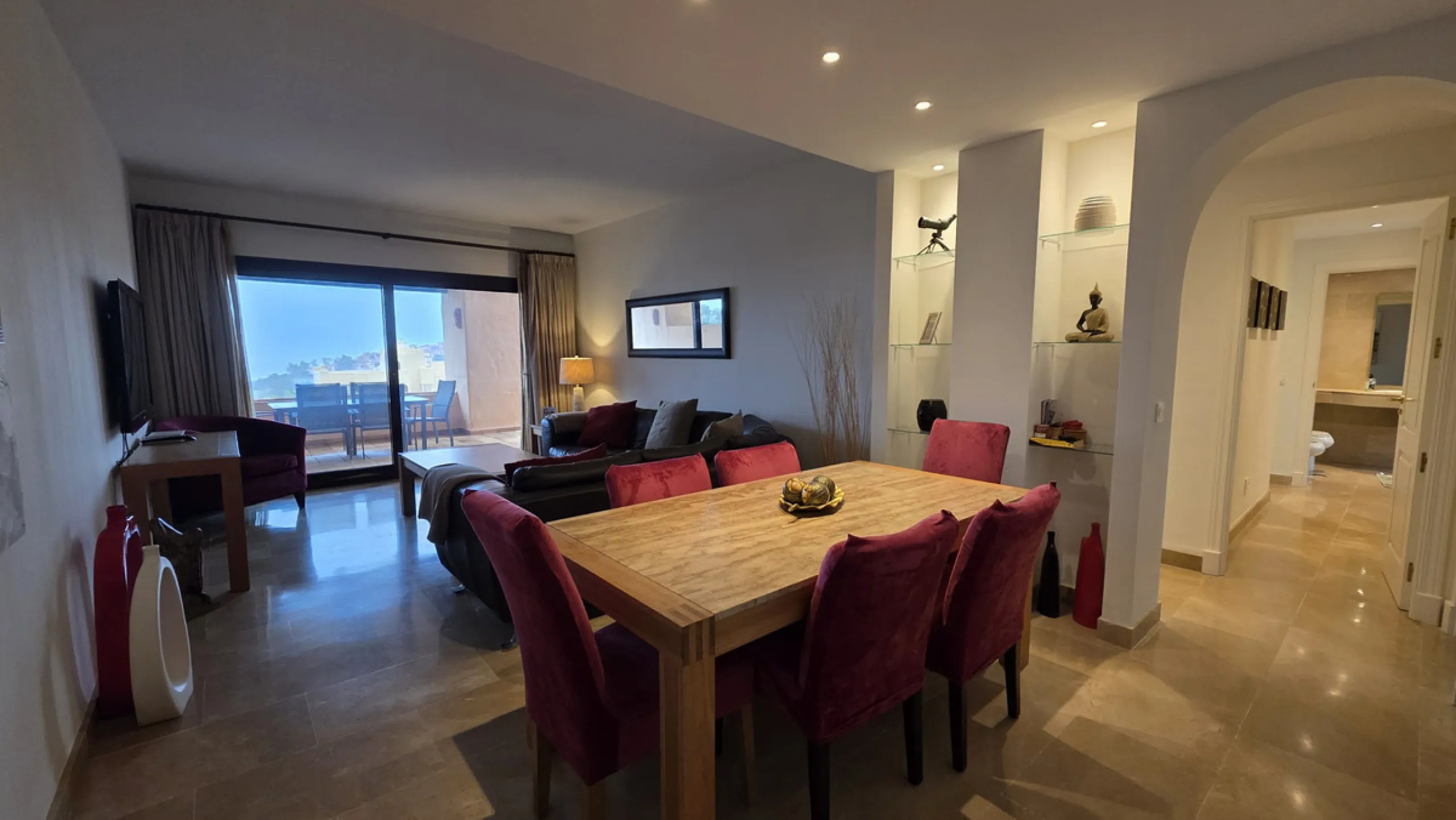 Apartment - Ground Floor Apartment в продаже в Manilva, Málaga. В доме 3 спален и 2 ванных комнат. Площадь дома 135 м²