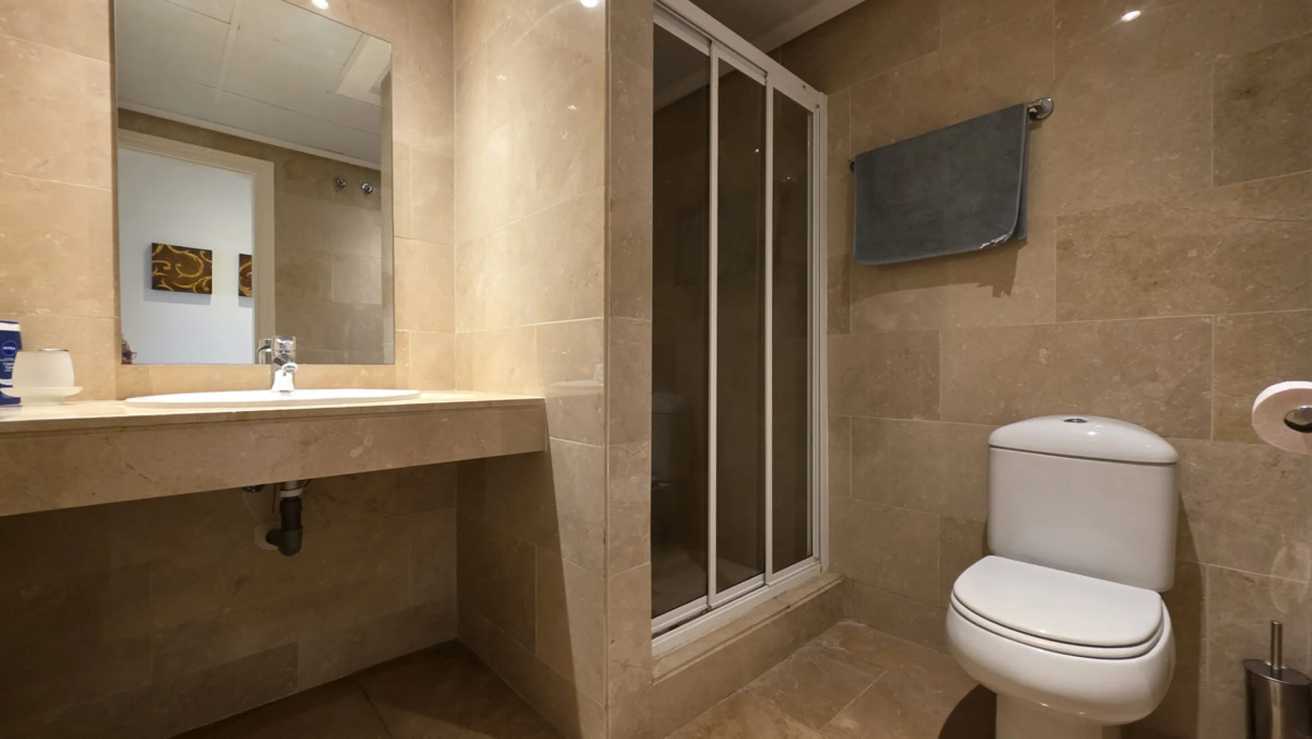 Apartment - Ground Floor Apartment в продаже в Manilva, Málaga. В доме 3 спален и 2 ванных комнат. Площадь дома 135 м²