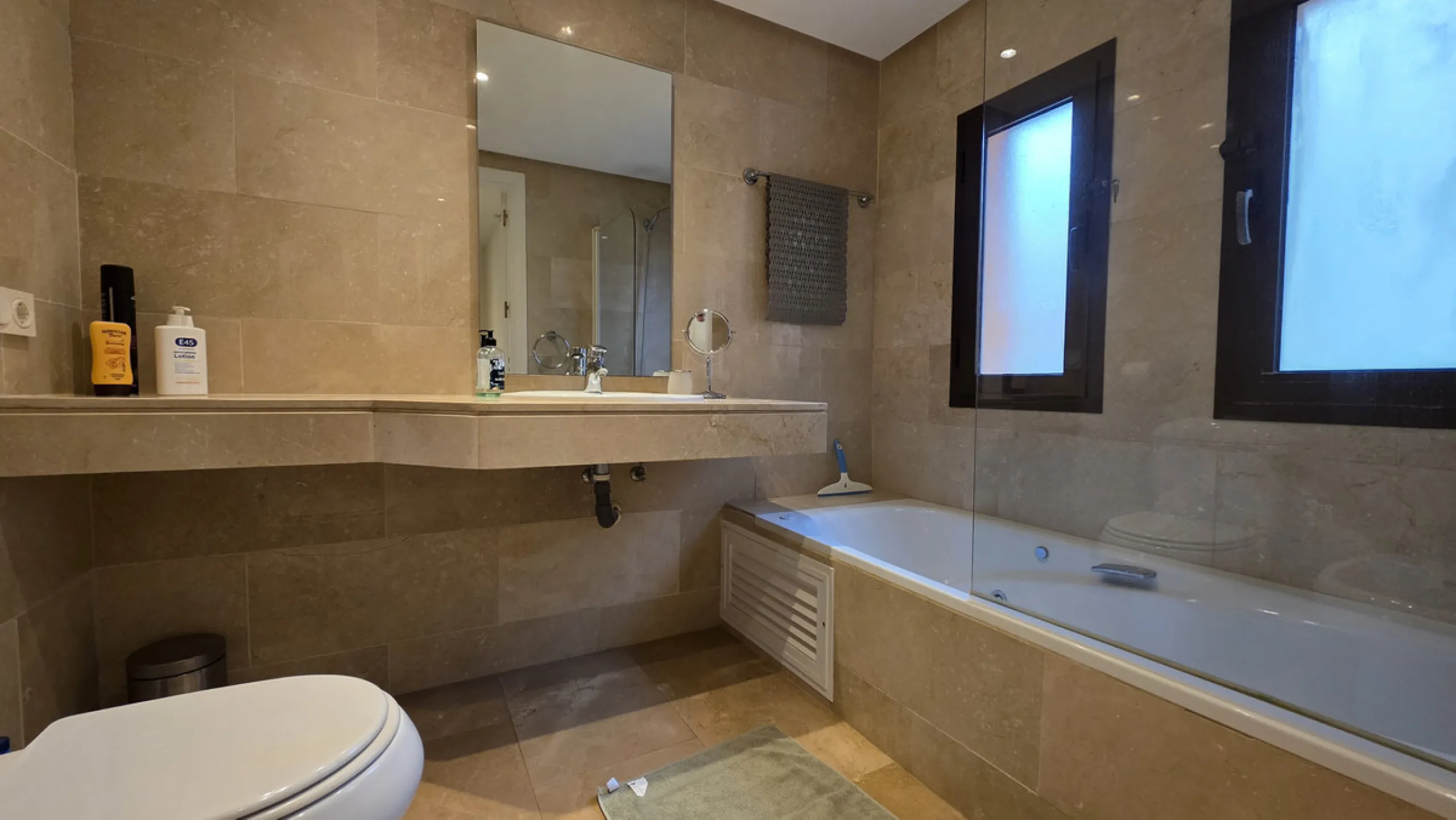 Apartment - Ground Floor Apartment в продаже в Manilva, Málaga. В доме 3 спален и 2 ванных комнат. Площадь дома 135 м²