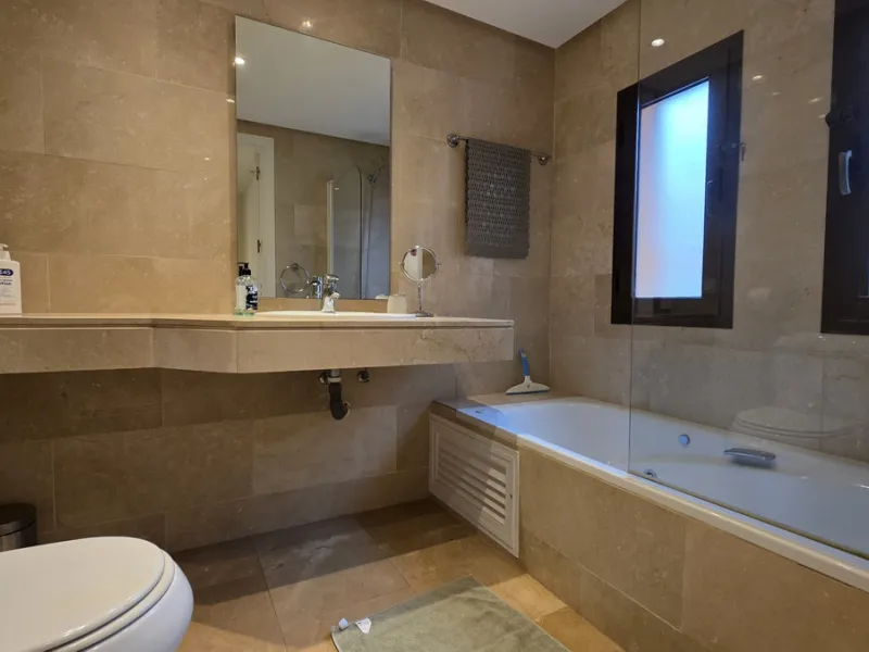 Apartment - Ground Floor Apartment в продаже в Manilva, Málaga. В доме 3 спален и 2 ванных комнат. Площадь дома 135 м²