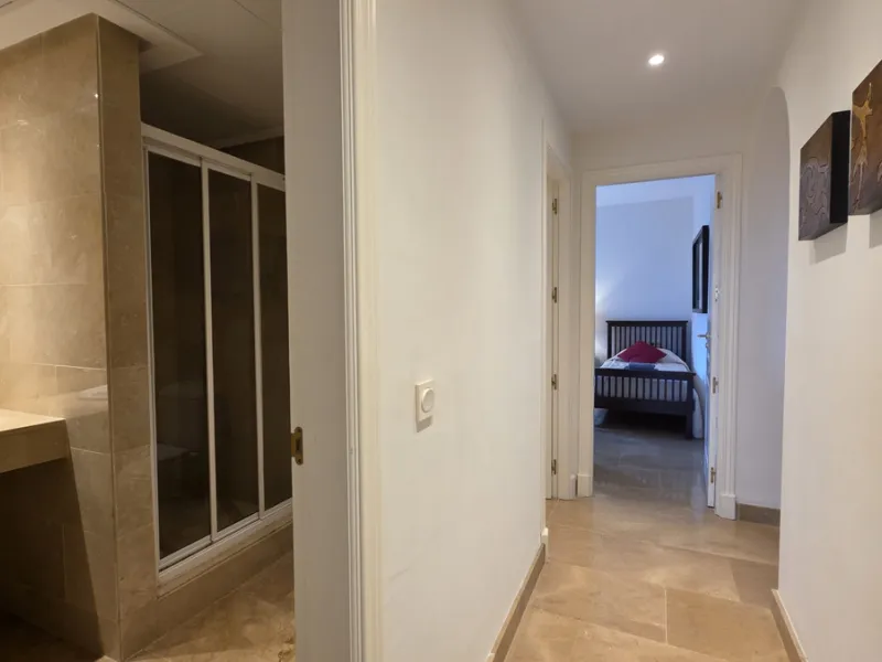 Apartment - Ground Floor Apartment в продаже в Manilva, Málaga. В доме 3 спален и 2 ванных комнат. Площадь дома 135 м²