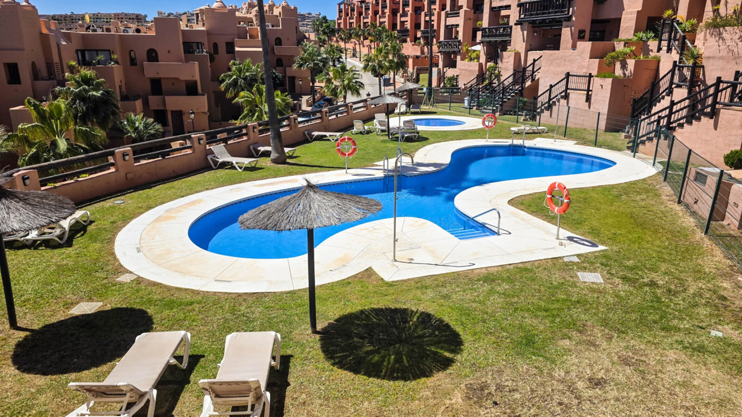 Apartment - Ground Floor Apartment в продаже в Manilva, Málaga. В доме 3 спален и 2 ванных комнат. Площадь дома 135 м²