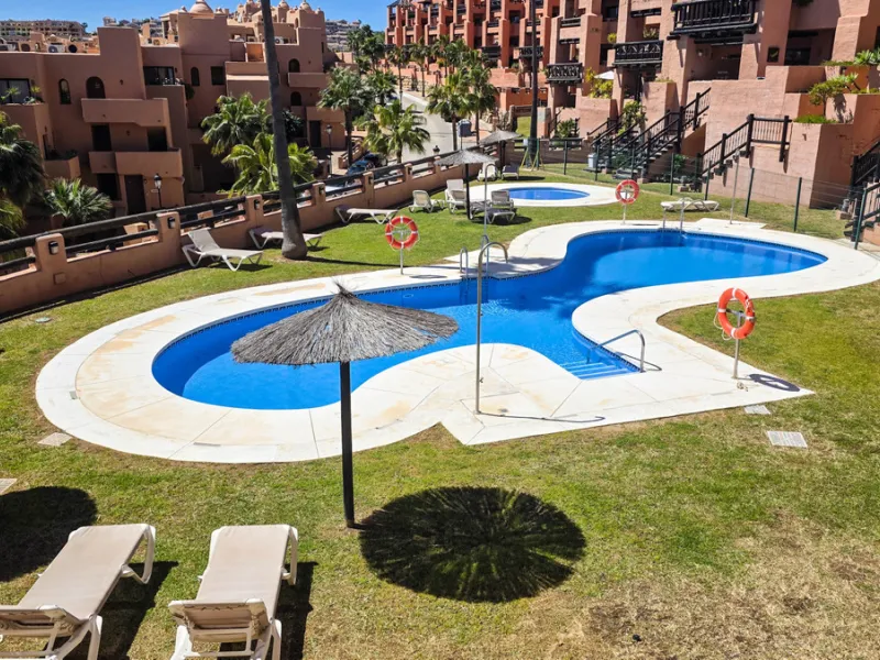 Apartment - Ground Floor Apartment в продаже в Manilva, Málaga. В доме 3 спален и 2 ванных комнат. Площадь дома 135 м²