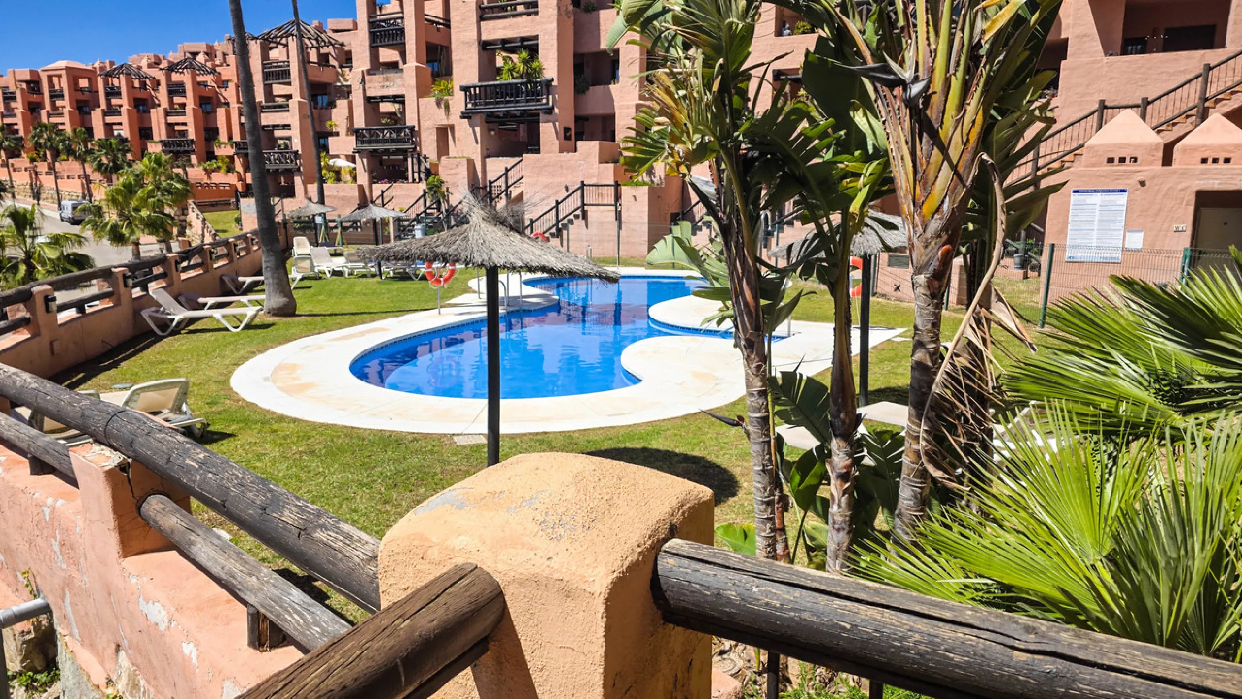 Apartment - Ground Floor Apartment в продаже в Manilva, Málaga. В доме 3 спален и 2 ванных комнат. Площадь дома 135 м²