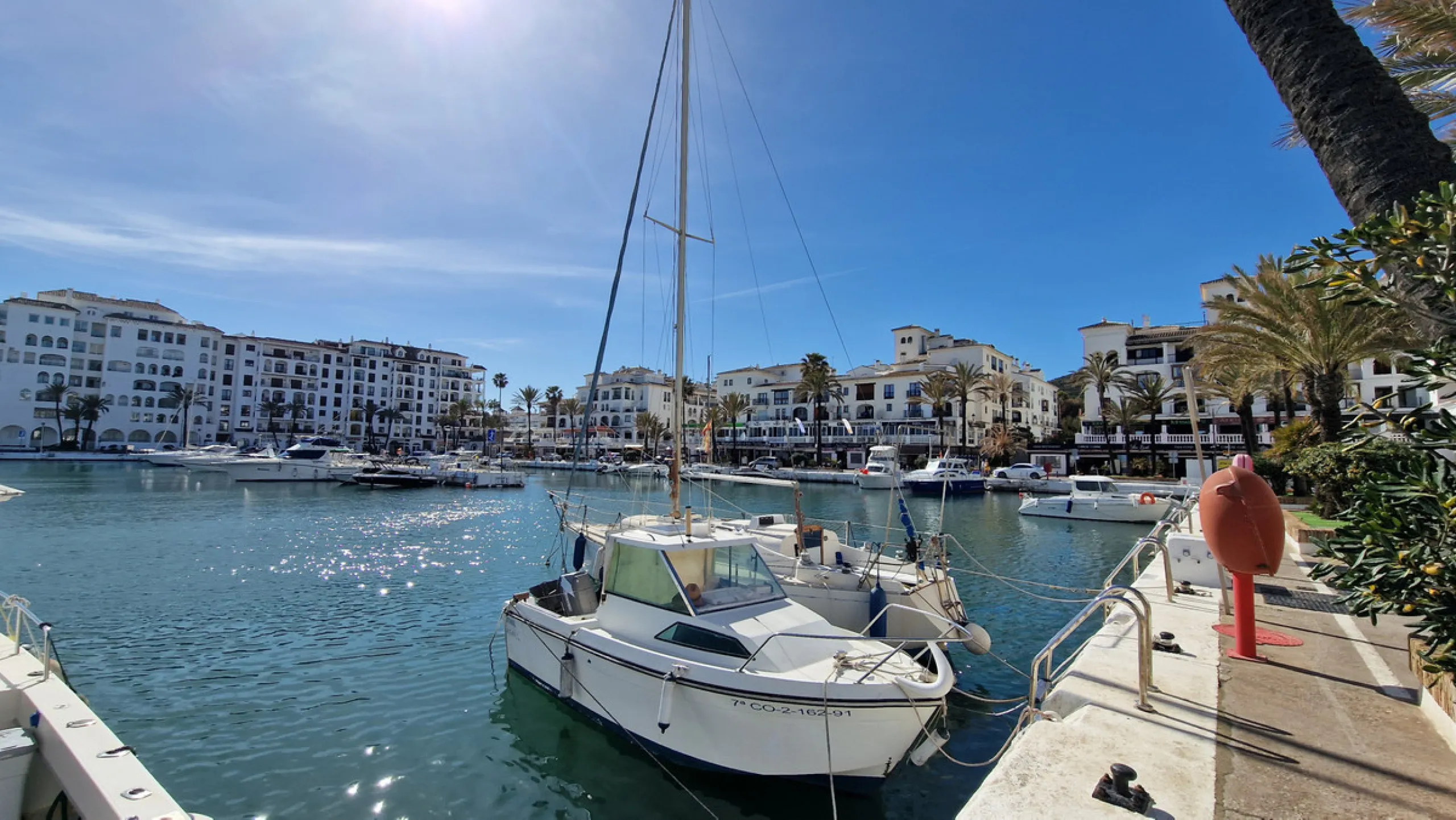 Apartment - Ground Floor Apartment в продаже в Manilva, Málaga. В доме 3 спален и 2 ванных комнат. Площадь дома 135 м²