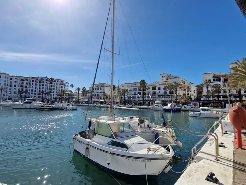 Apartment - Ground Floor Apartment в продаже в Manilva, Málaga. В доме 3 спален и 2 ванных комнат. Площадь дома 135 м²