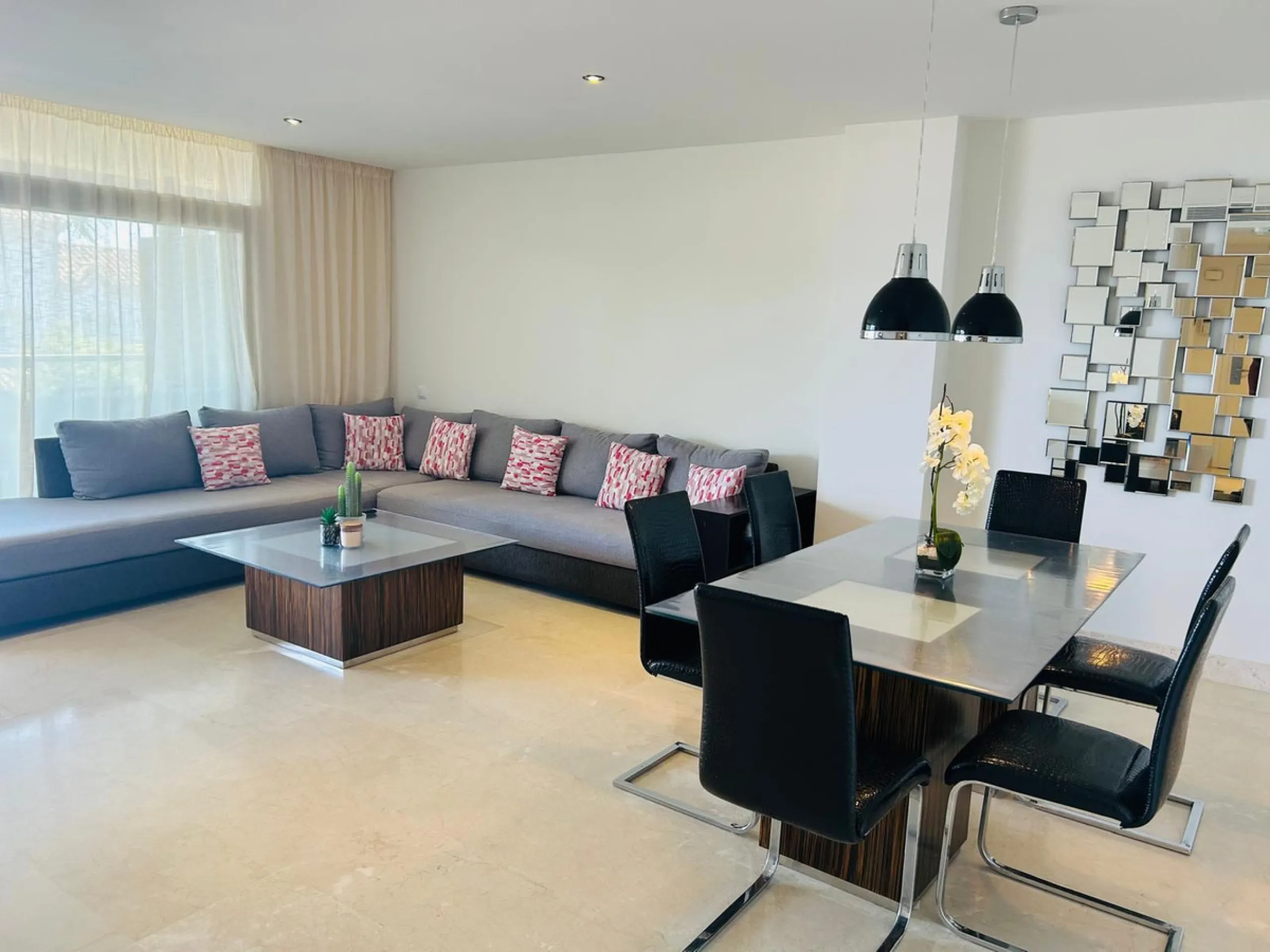 Discover this exclusive 3-bedroom, 3-bathroom apartment (one ensuite) with two parking spaces and a storage room included in the price. Enjoy breathtaking panoramic sea views that will captivate you at first sight. Designed for those seeking comfort and e