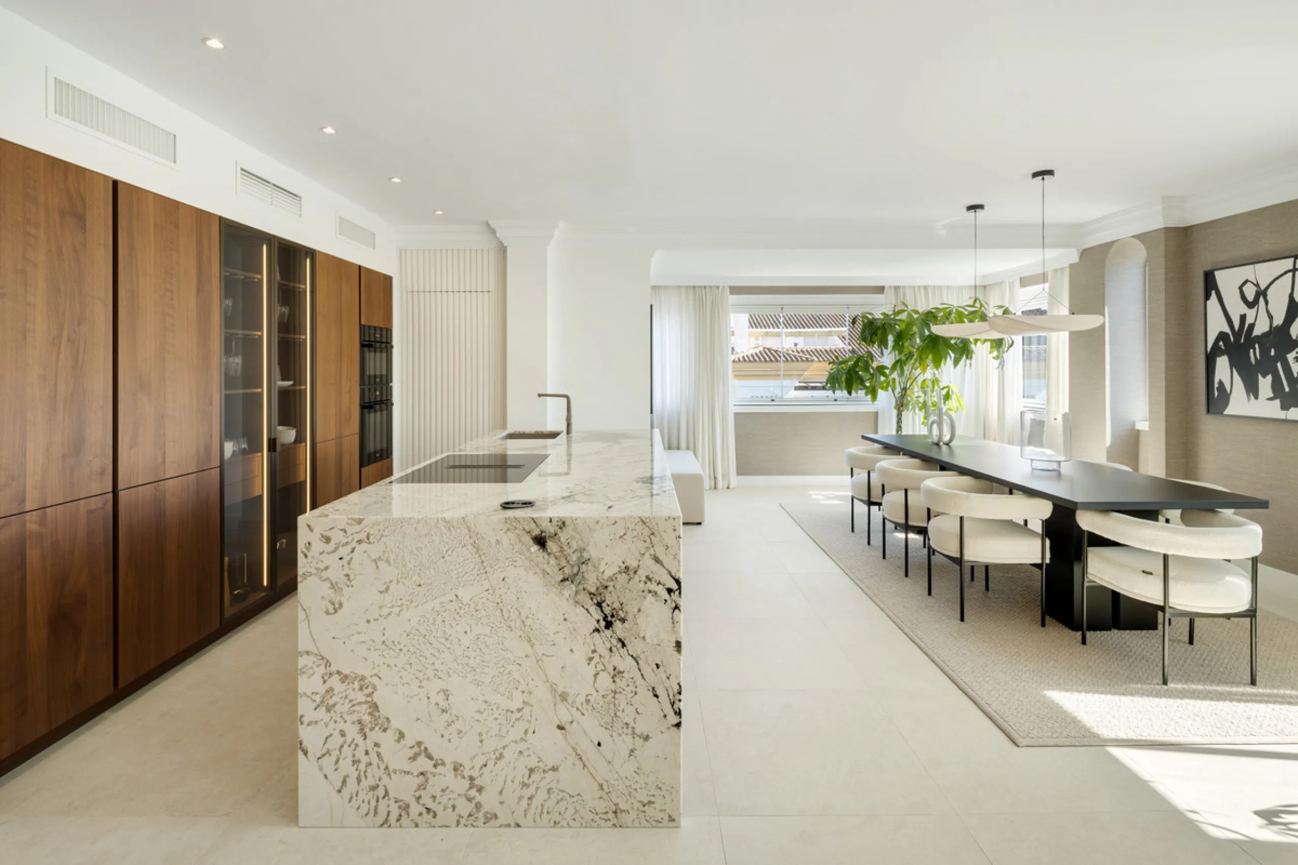 Located in the sought-after area of the Marbella Golden Mile, Costa PH is an exceptional duplex penthouse offering panoramic sea and mountain views. Designed with a modern open-plan layout, the living, dining, and kitchen areas are seamlessly connected, c