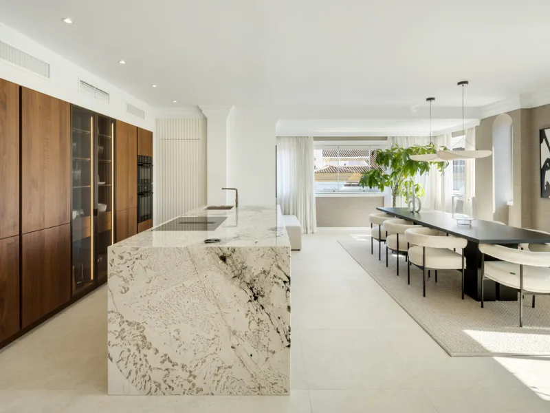 Located in the sought-after area of the Marbella Golden Mile, Costa PH is an exceptional duplex penthouse offering panoramic sea and mountain views. Designed with a modern open-plan layout, the living, dining, and kitchen areas are seamlessly connected, c