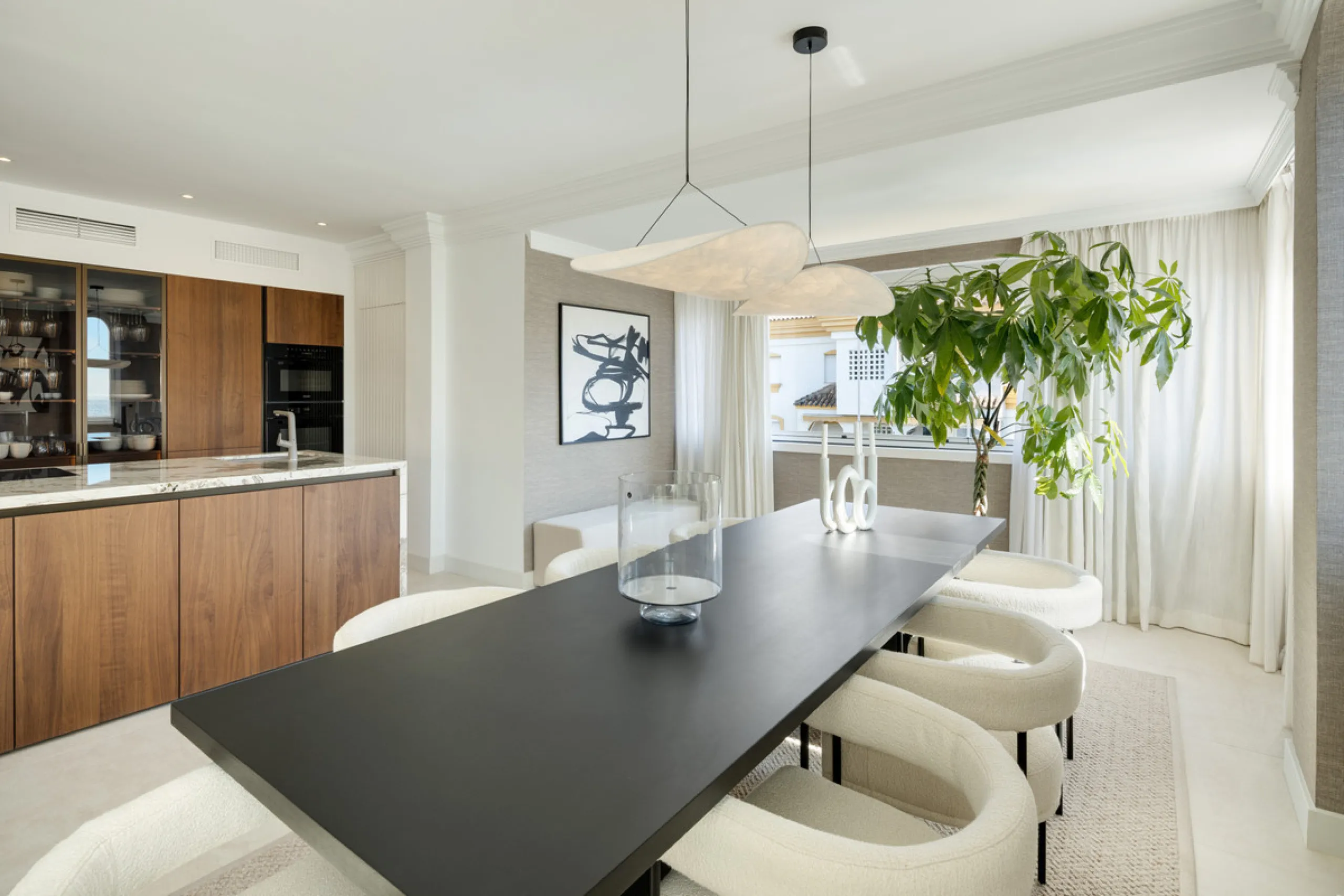 Located in the sought-after area of the Marbella Golden Mile, Costa PH is an exceptional duplex penthouse offering panoramic sea and mountain views. Designed with a modern open-plan layout, the living, dining, and kitchen areas are seamlessly connected, c