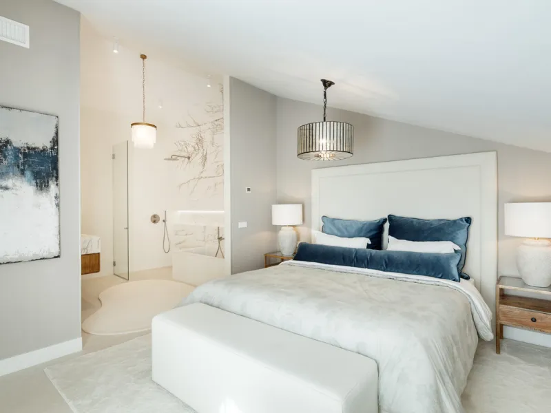 Located in the sought-after area of the Marbella Golden Mile, Costa PH is an exceptional duplex penthouse offering panoramic sea and mountain views. Designed with a modern open-plan layout, the living, dining, and kitchen areas are seamlessly connected, c